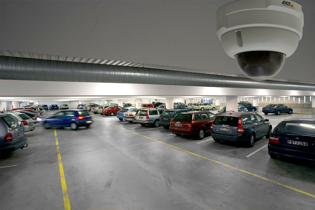 Технологии AXIS предотвращают нарушения на парковках